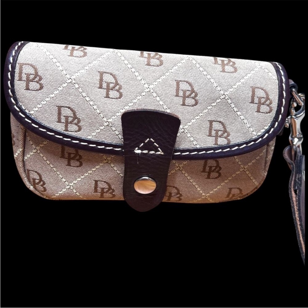 DOONEY AND BOURKE Flap Wristlet Leather Signature Logo Removable Strap DB142